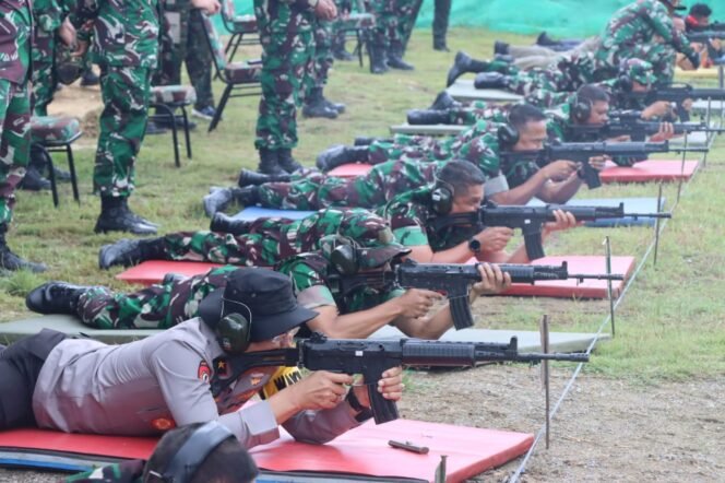 
					Wakapolda Aceh Ikuti Lomba Menembak Eksekutif HUT Ke-68 Kodam IM