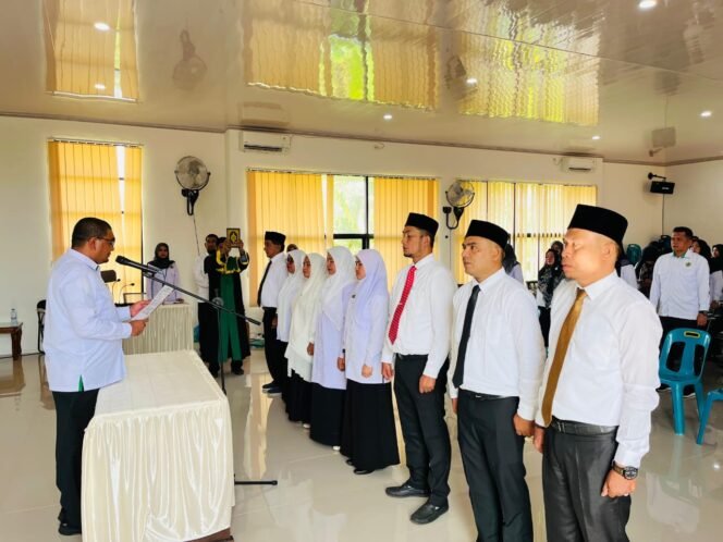
					Kakankemenag Aceh Besar Lantik 5 Kepala Madrasah dan 3 Kaur TU