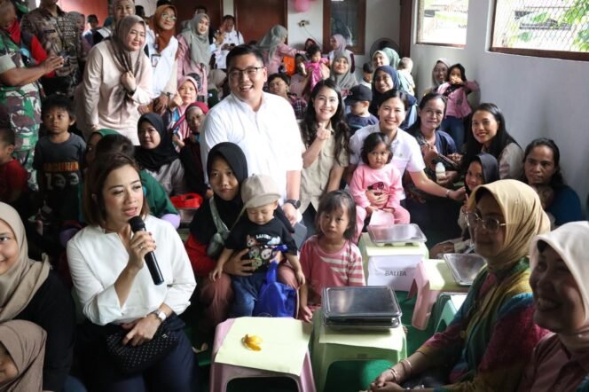 
					: Wamen PPPA Veronica Tan bersama Wamen BKKBN Isyana Bagoes Oka meninjau lokasi Makan Bergizi Gratis (MBG) di Posyandu Dahlia, Ciracas - Jakarta Timur. Foto : Kemen PPPA

