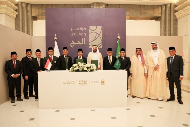 
					Pemerintah Republik Indonesia bersama Pemerintah Kerajaan Arab Saudi telah menandatangani kesepakatan perhajian (MoU) untuk musim haji 1446 H /2025 M. Penandatanganan kesepakatan ini dilakukan Menteri Agama Nasaruddin Umar dan Menteri Haji dan Umrah Arab Saudi Tawfiq F. Al-Rabiah, di Jeddah./Foto Istimewa/Humas Kemenag