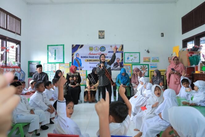 
					Penjabat Bunda PAUD Kota Banda Aceh, Nana Hafizah Kamal. 
