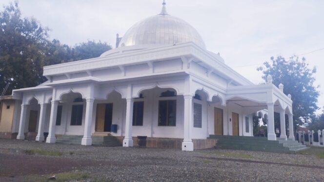 
					Masjid Jamik Gampong Lamteeh Kemukiman Lamteungoh Kecamatan Peukan Bada Aceh Besar