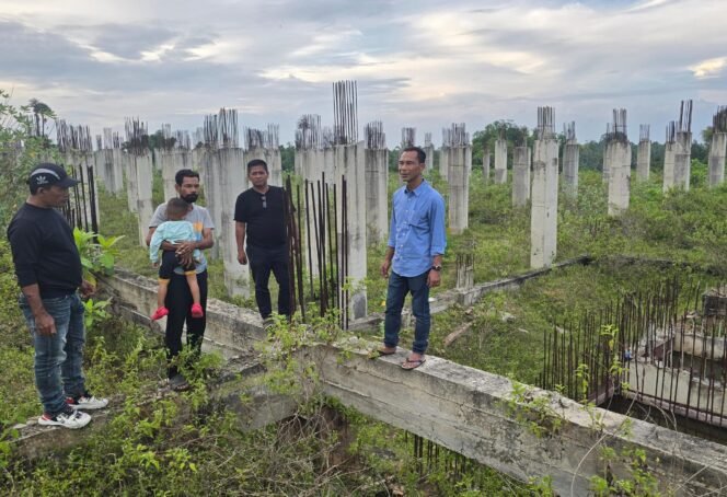 
					Anggota DPRA Dapil Bireuen Rusyidi Mukhtar alias Ceulangiek Meninjau Langsung Pembangunan Rumah Sakit Regional Bireuen di Gampong Cot Buket Kecamatan Peusangan. Foto FAJRI BUGAK