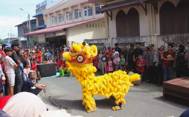 
					Pertunjukan atraksi barongsai 