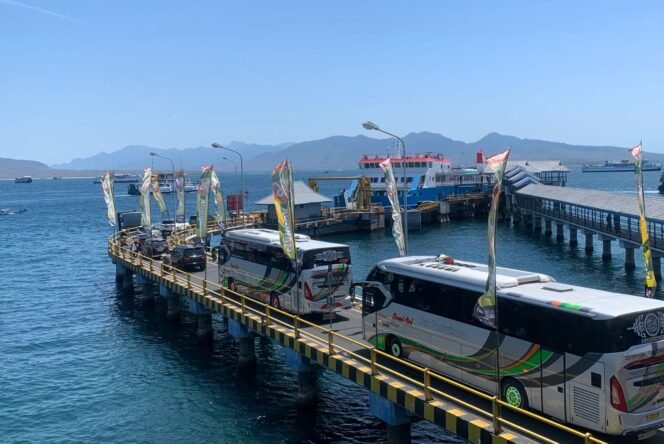 
					Situasi, antrian bus menuju kapal/Foto: PT ASDP Indonesia Ferry (Persero)