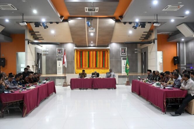 
					IIIiza-Afdhal Gelar Rapat Silaturahmi dengan OPD