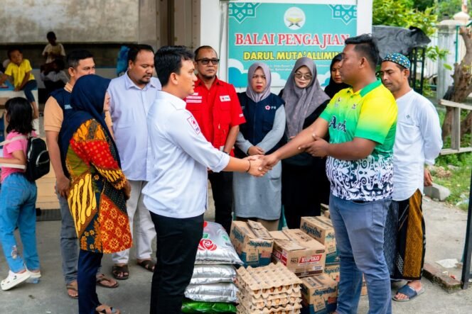 
					PMI Banda Aceh Salurkan Bantuan Untuk Korban Kebakaran di Gampong Ateuk Pahlawan