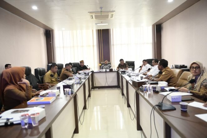 
					Komisi III Dewan Perwakilan Rakyat Kota (DPRK) Banda Aceh menggelar rapat dengan sejumlah Organisasi Perangkat Daerah (OPD) 