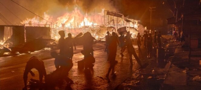 
					TNI Berjibaku Bantu Pemadaman Kebakaran di Simeulue