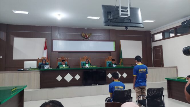 
					Pasangan LGBT di Aceh Dihukum 80 Kali Cambuk