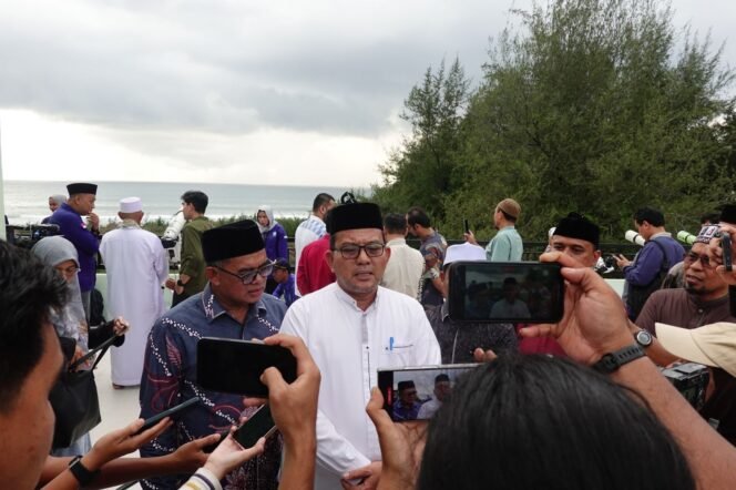 
					Kepala Kanwil Kemenag Aceh, Drs Azhari MSi