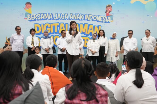 
					Menkomdigi Meutya Hafid 