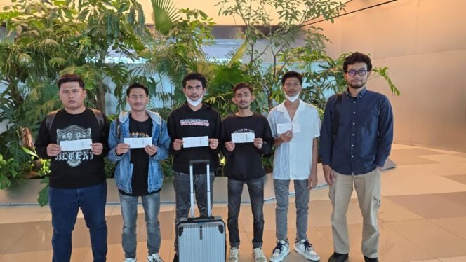 
					Lima warga Aceh yang jadi korban TPPO di Myanmar, saat dipulangkan ke Aceh, melalui Bandara Soekarno-Hatta, Tangerang, Minggu, 30 Maret 2025.