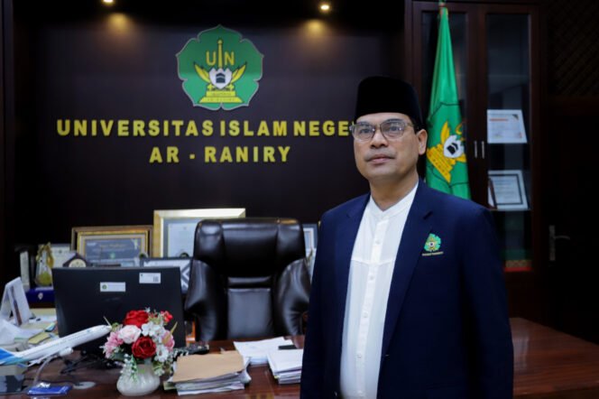 
					Rektor Universitas Islam Negeri (UIN) Ar-Raniry Banda Aceh, Prof Dr Mujiburrahman MAg