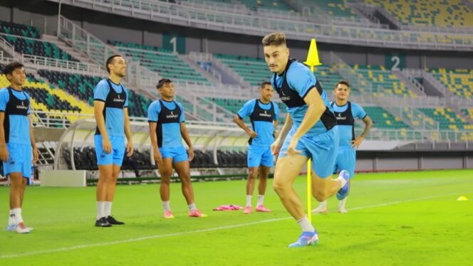 
					PSIS Target Petik Poin Di Surabaya