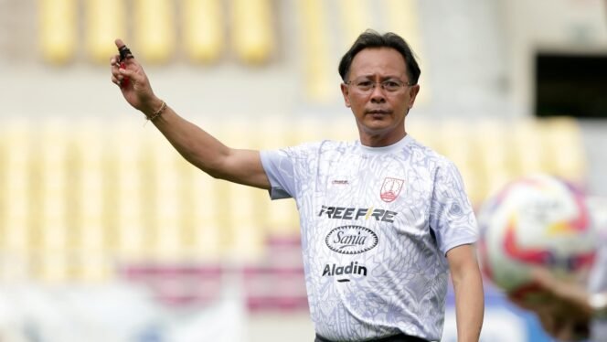 
					Pelatih Persis Solo, Ong Kim Swee.