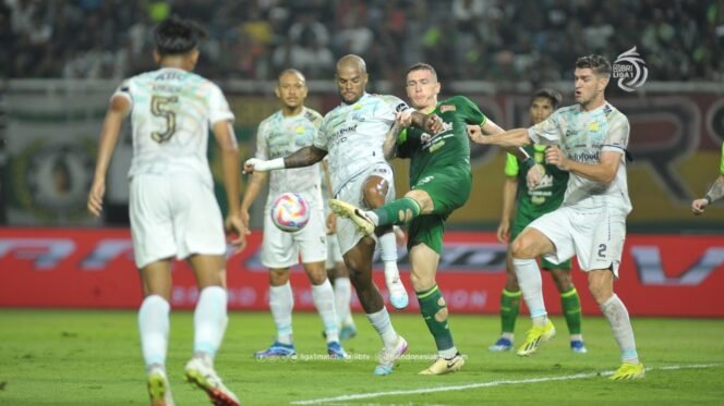 
					Persib Kalah Telak, Bojan Hodak Pasang Badan