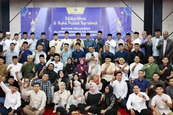
					Plt Sekda Aceh Hadiri Buka Puasa Bersama IKAPTK di Aula Perpustakaan Aceh
