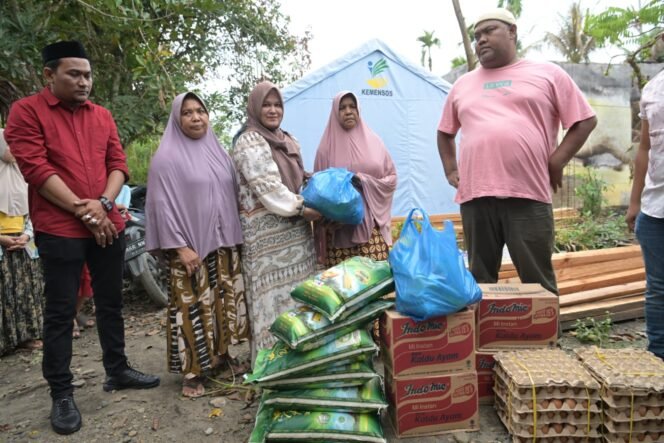 
					Istri Wagub Aceh Serahkan Bantuan untuk Korban Kebakaran Rumah di Bireuen