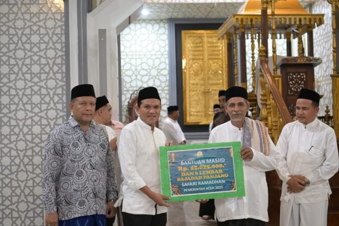 
					Wakil Gubernur Aceh, H. Fadhlullah, SE, memimpin Safari Ramadan pemerintah Aceh di Masjid Raya Labui, Kecamatan Pidie, Kabupaten Pidie, Selasa, 11 Maret 2025. Safari Ramadan ini merupakan bagian dari upaya pemerintah Aceh untuk mendekatkan diri dengan masyarakat.