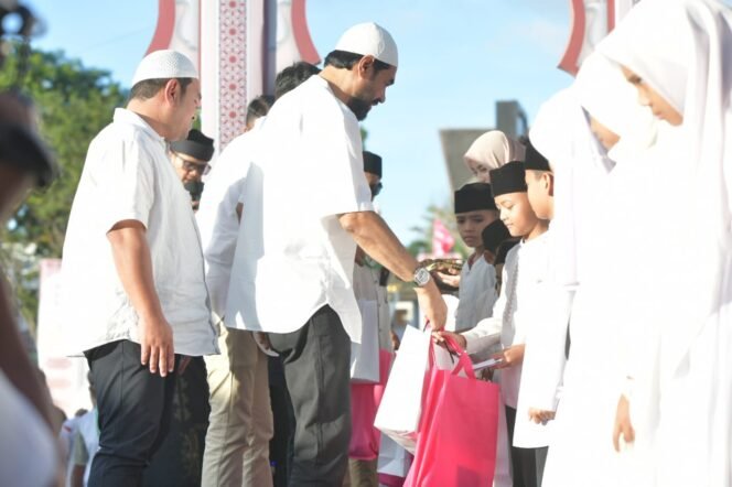 
					Gubernur Aceh Muzakir Manaf membuka Aceh Ramadhan Festival Tahun 2025 di Halaman Masjid Raya Baiturrahman Banda Aceh, Rabu, 12/03/2025.
