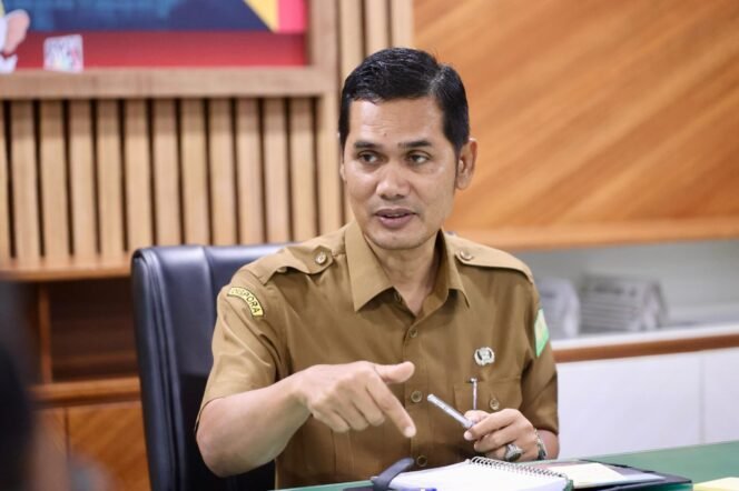
					Plt Sekda Aceh, M. Nasir S.IP, MPA, didampingi Inspektur Aceh, Jamaluddin, SE, M.Si,Ak, menerima Exit Permit Badan Pemeriksa Keuangan (BPK), di Ruang Rapat Sekda Aceh, Selasa, 18/3/2025.