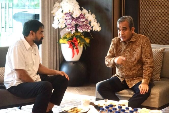 
					Keterangan Foto: Gubernur Aceh, Muzakir Manaf berbincang dengan Ketua MPR RI, Ahmad Muzani di rumah dinas Ketua MPR, di Kompleks Widya Candra, Jakarta Selatan, Kamis, 10 April 2025. (Foto: Humas BPPA)