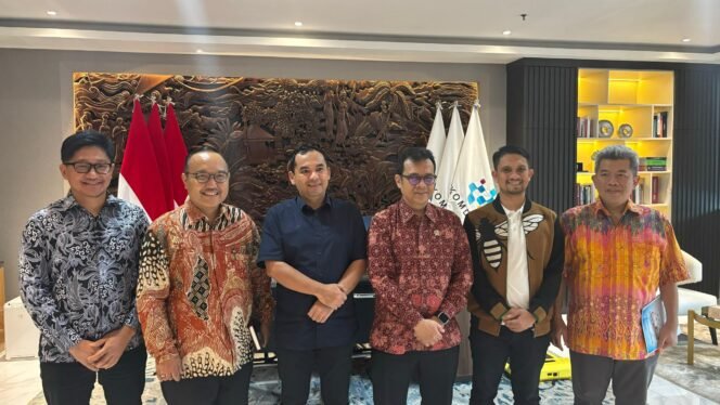 
					Jajaki Sejumlah Peluang Kerjasama, Wali Kota Lhokseumawe Temui Wamenkomdigi