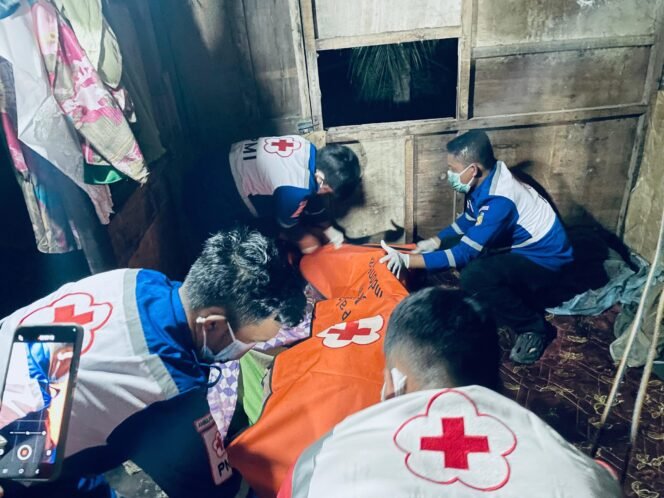 
					Ambulan PMI Kota Banda Aceh Evakuasi Penemuan Jenazah di Tanjung Selamat