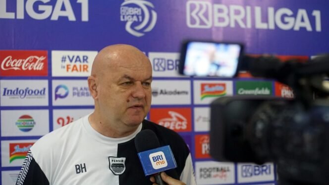 
					Pelatih Persib Bojan Hodak