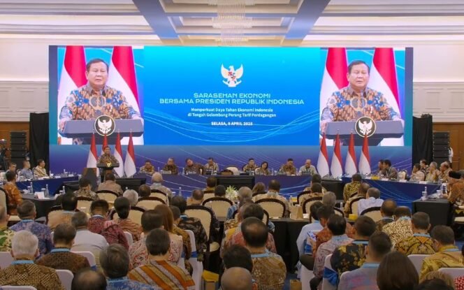 
					Presiden Parabowo dalam acara Sarasehan Ekonomi Bersama Presiden Republik Indonesia di Jakarta, Selasa (8/4/2025).