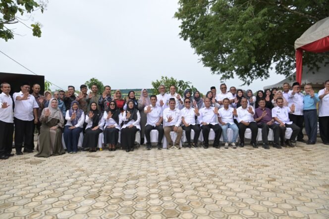 
					Gubernur Aceh, Muzakir Manaf, yang diwakili oleh Pelaksana Tugas Sekda Aceh, M. Nasir, meresmikan Instalasi Rehabilitasi Terpadu Kuta Malaka di Rumah Sakit Jiwa (RSJ) Aceh, Rabu, 16 April 2025. Peresmian itu sebagai langkah nyata dalam meningkatkan layanan kesehatan jiwa yang inklusif dan berkelanjutan di Aceh.