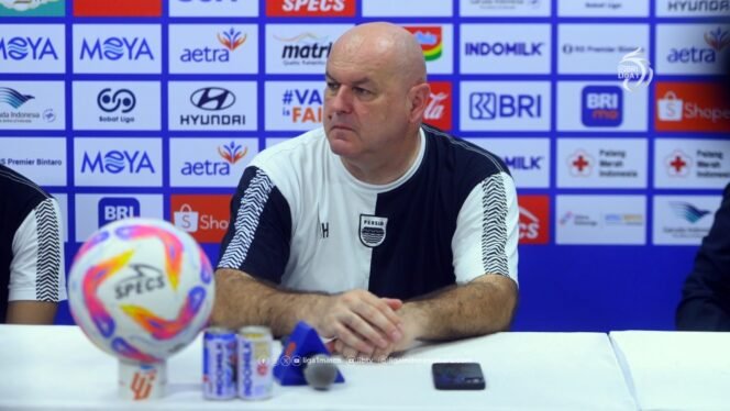 
					Pelatih Persib, Bojan Hodak