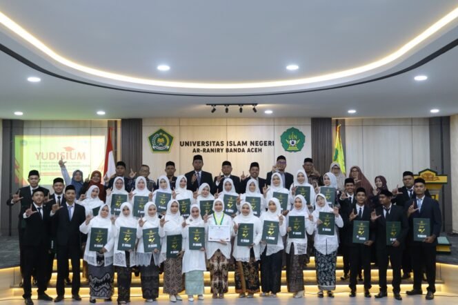 
					FAH UIN Ar-Raniry Luluskan 47 Sarjana, Dekan Dorong Lulusan Humaniora Jadi Penjaga Etika di Era Digital