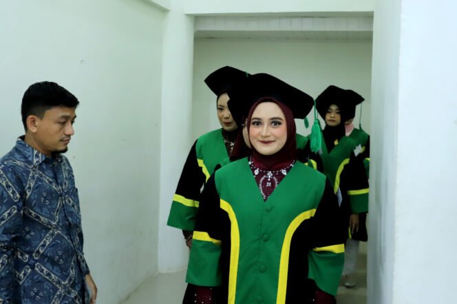 
					UIN Ar-Raniry Wisuda 913 Lulusan, 12 dari Malaysia