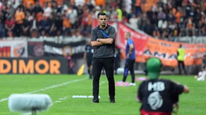 
					Persija Dan Carlos Pena Resmi Berpisah