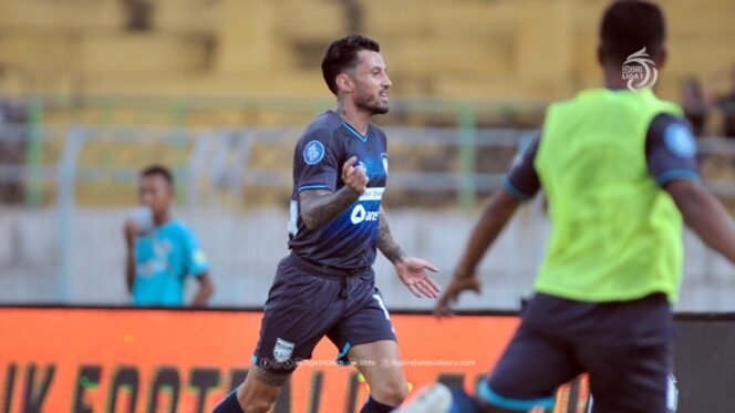 
					Penggawa Borneo FC, Stefano Lilipaly