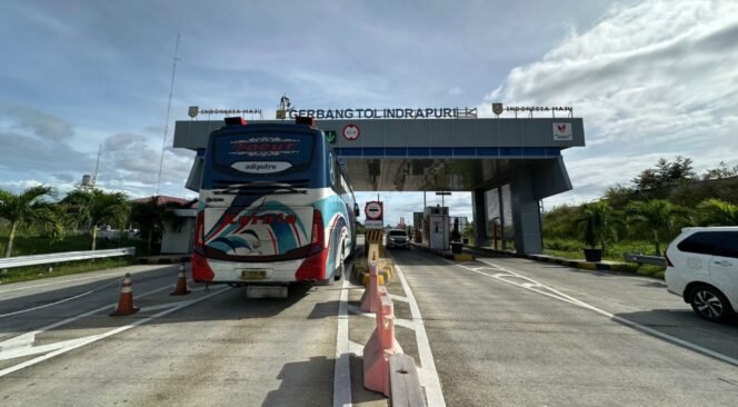 
					Gerbang Tol Indrapuri