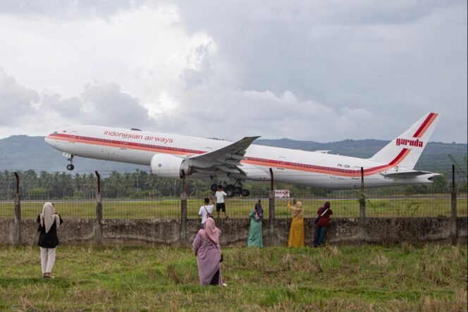 
					Jemaah haji Aceh yang tergabung dalam kelompok terbang (kloter) BTJ-03 embarkasi Aceh, telah berangkat dari bandar udara Sultan Iskandar Muda (BTJ) menuju Arab Saudi, Selasa, 20 Mei 2025.

