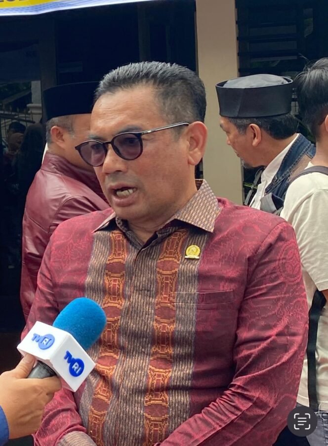 
					Anggota DPR RI asal Aceh dari Partai Demokrat, H.T. Ibrahim
