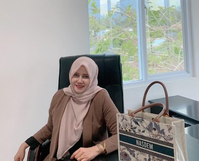 
					Wakil Ketua Bidang Pariwisata dan Ekonomi Kreatif DPW Partai NasDem Aceh, Fevi Desy Noliza