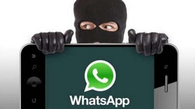 
					ilustrasi penipuan Whatsapp