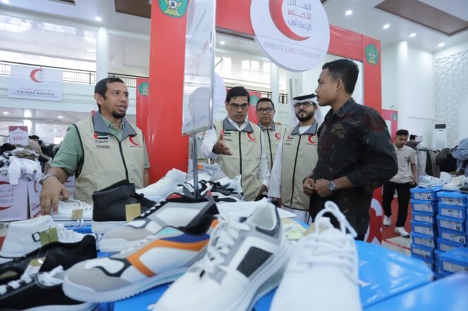 
					UIN Ar-Raniry Salurkan 1.000 Paket Baju Lebaran dan 20 Ekor Sapi Kurban dari Emirates Red Crescent