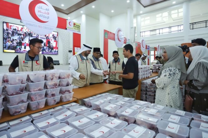 
					UIN Ar-Raniry Salurkan 2.300 Paket Daging Kurban Bantuan Emirates Red Crescent