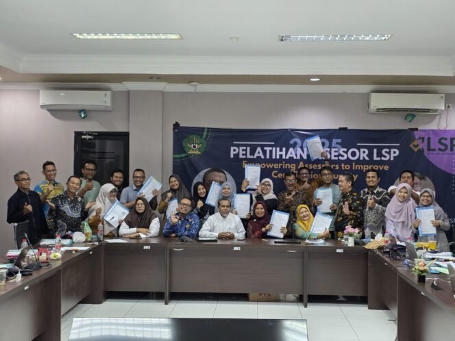 
					24 Dosen UIN Ar-Raniry Lulus Sertifikasi Asesor Kompetensi BNSP