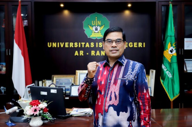 
					Rektor Universitas Islam Negeri (UIN) Ar-Raniry Banda Aceh, Prof Dr Mujiburrahman