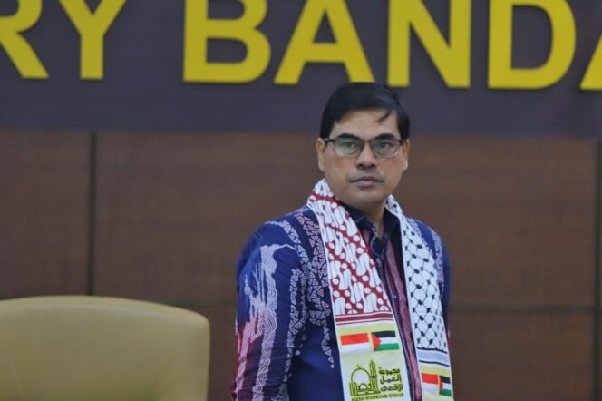 
					Rektor Universitas Islam Negeri (UIN) Ar-Raniry Banda Aceh, Prof Dr Mujiburrahman MAg