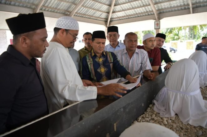 
					Wakil Gubernur Aceh, Fadhlullah. SE Bersama Anggota DPR Aceh 
Ziarah Situs Sejarah Makam Habib Bugak di Desa Pante Peusangan, Kec. Jangka, Kab. Bireuen, Minggu, 22/06/2025.