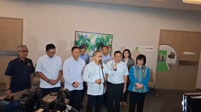 
					Ketua Satgas Koperasi Desa/Kelurahan Merah Putih sekaligus Menteri Koordinator bidang Pangan Zulkifi Hasan