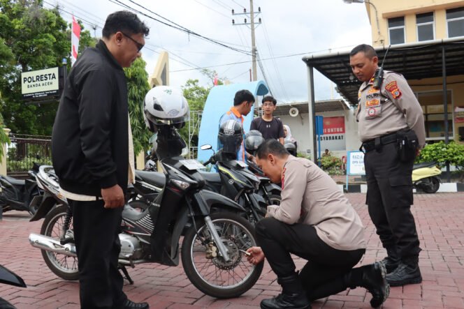 
					Antisipasi Curanmor, Kapolresta Banda Aceh Bagi Kunci Ganda